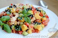 Фото приготовления рецепта: Салат с курицей, овощами, сыром и маслинами - шаг №11