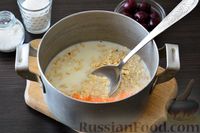 Фото приготовления рецепта: Овсяная каша с морковью и вишней - шаг №4