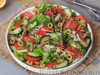 Фото к рецепту: Овощной салат с жареным мясом и оливками