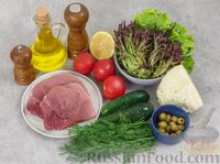 Фото приготовления рецепта: Овощной салат с жареным мясом и оливками - шаг №1