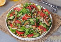Фото приготовления рецепта: Овощной салат с жареным мясом и оливками - шаг №10
