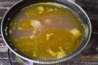 Фото приготовления рецепта: Куриный суп со сливами и рисом - шаг №10