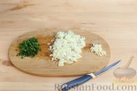 Фото приготовления рецепта: Рис с куриной печенью и грибами - шаг №2