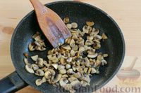 Фото приготовления рецепта: Капуста, тушенная с грибами и фасолью - шаг №4