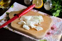 Фото приготовления рецепта: Салат из жареных баклажанов с помидорами и сладким перцем - шаг №4