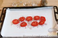Фото приготовления рецепта: Скумбрия, запечённая с помидорами и лимоном, в фольге - шаг №4