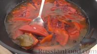 Фото приготовления рецепта: Маринованные перцы "Нескучные" с баклажанами - шаг №4