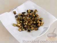 Фото приготовления рецепта: Салат из жареных баклажанов с орехами и чесноком - шаг №6