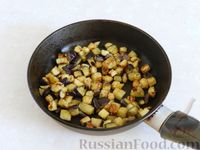 Фото приготовления рецепта: Салат из жареных баклажанов с орехами и чесноком - шаг №7