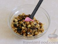 Фото приготовления рецепта: Салат из жареных баклажанов с орехами и чесноком - шаг №10