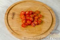 Фото приготовления рецепта: Салат из свёклы с помидорами, сыром и маслинами - шаг №4