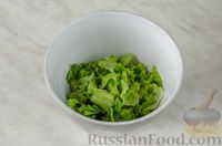 Фото приготовления рецепта: Салат из свёклы с помидорами, сыром и маслинами - шаг №6