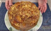 Фото приготовления рецепта: Шарлотка с яблоками - шаг №11