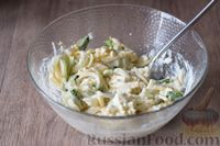 Фото приготовления рецепта: Салат с огурцами, яйцами и сыром - шаг №10