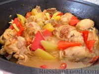 Фото к рецепту: Курица с луком и сладким перцем (на сковороде)