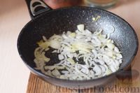 Фото приготовления рецепта: Салат с грибами, фасолью, кукурузой и крабовыми палочками - шаг №5