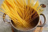 Фото приготовления рецепта: Спагетти с курицей в томатном соусе - шаг №2