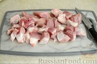 Фото приготовления рецепта: Свинина, тушенная с яблоками и луком - шаг №2