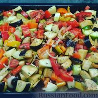 Фото приготовления рецепта: Запечённые овощи в чесночном маринаде - шаг №3