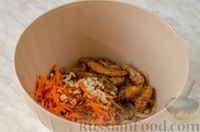 Фото приготовления рецепта: Мясной салат с жареной морковью и луком - шаг №12