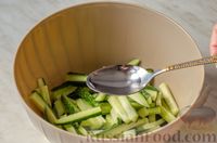 Фото приготовления рецепта: Острый мясной салат с огурцами - шаг №3