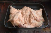 Фото приготовления рецепта: Курица, запечённая в маринаде из кетчупа и майонеза - шаг №5