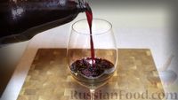 Фото приготовления рецепта: Вино из черноплодной рябины - шаг №6