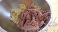 Фото приготовления рецепта: Картофельная "колбаса" (из мясного фарша и картофельного пюре) - шаг №5