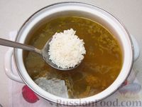 Фото приготовления рецепта: Суп с куриной печенью и рисом - шаг №9