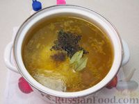 Фото приготовления рецепта: Суп с куриной печенью и рисом - шаг №10