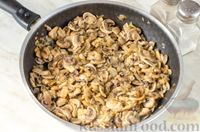 Фото приготовления рецепта: Суп с мясом, грибами и солеными огурцами - шаг №7