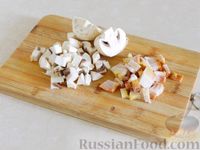 Фото приготовления рецепта: Суп с кабачками, грибами и копчёной грудинкой - шаг №3