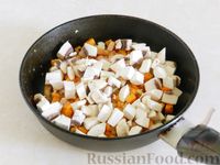 Фото приготовления рецепта: Суп с кабачками, грибами и копчёной грудинкой - шаг №10