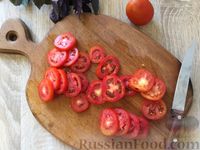 Фото приготовления рецепта: Гренки с помидорами и чесноком - шаг №2