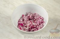 Фото приготовления рецепта: Салат из цветной капусты с кукурузой и красным луком - шаг №3