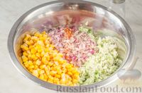 Фото приготовления рецепта: Салат из цветной капусты с кукурузой и красным луком - шаг №10
