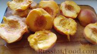 Фото приготовления рецепта: Творожный пирог с персиками - шаг №6