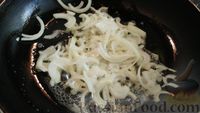 Фото приготовления рецепта: Куриные котлеты с грибами и капустой - шаг №6