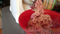 Фото приготовления рецепта: Куриные котлеты с грибами и капустой - шаг №10