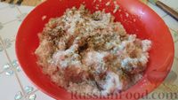 Фото приготовления рецепта: Куриные котлеты с грибами и капустой - шаг №11