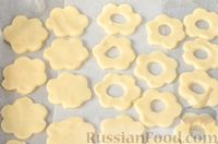 Фото приготовления рецепта: Печенье с вареной сгущенкой и шоколадом - шаг №11