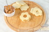 Фото приготовления рецепта: Печенье с вареной сгущенкой и шоколадом - шаг №15