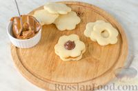 Фото приготовления рецепта: Печенье с вареной сгущенкой и шоколадом - шаг №16