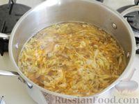 Фото приготовления рецепта: Капустный суп с индейкой и чечевицей - шаг №10