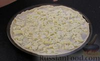 Фото приготовления рецепта: Необычная пицца с двойным сыром - шаг №10