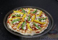 Фото приготовления рецепта: Необычная пицца с двойным сыром - шаг №13
