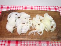 Фото приготовления рецепта: Салат с куриной печенью и огурцами - шаг №2