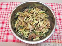 Фото приготовления рецепта: Салат с куриной печенью и огурцами - шаг №12