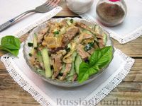 Фото приготовления рецепта: Салат с куриной печенью и огурцами - шаг №13
