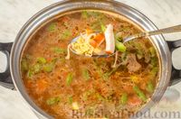 Фото приготовления рецепта: Суп с копченой курицей, стручковой фасолью, кабачком и макаронами - шаг №11